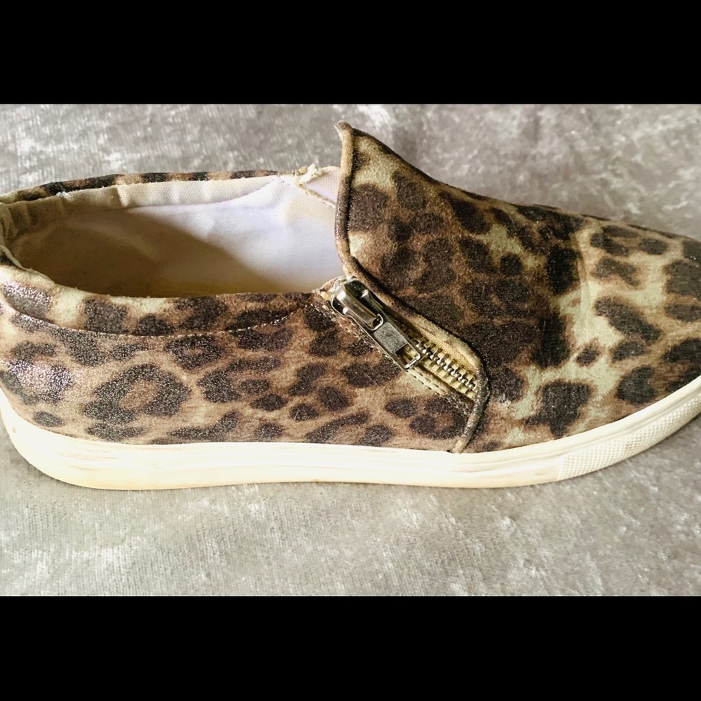 Report Girls Sybil Leopard Slip On Youth Size 4